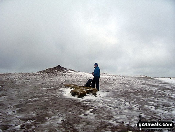 Walk po104 Pen y Fan and Cribyn from Nant Gwdi - On a snowy Pen y Fan