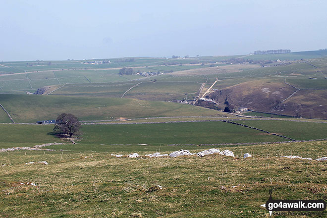 Walk d312 Carder Low, The High Peak Trail and The Tissington Trail from Hartington - Looking north-east from the summit of Carder Low