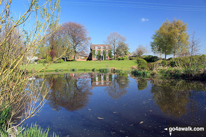 Walk d312 Carder Low, The High Peak Trail and The Tissington Trail from Hartington - Pickmere Village