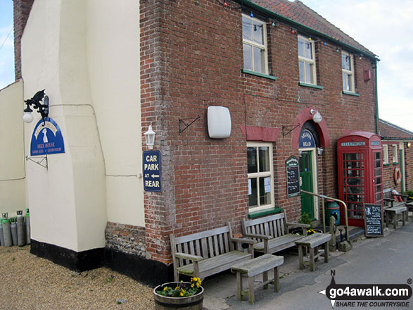 Walk nf145 Horsey from Winterton-on-Sea - The Nelson Head, Horsey