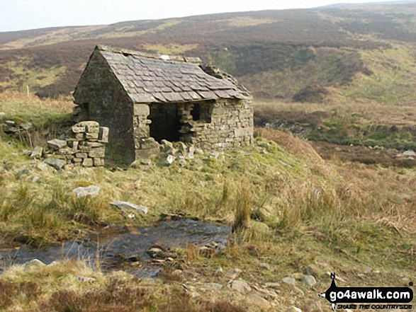 Walk c434 Cold Fell Pike (Geltsdale) and Old Water Bridge from Clesketts - Ruin in the Old Water valley