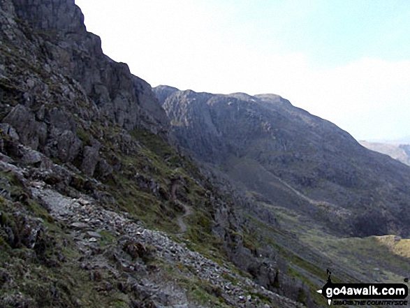 Walk c129 Crinkle Crags and Bow Fell from The Old Dungeon Ghyll, Great Langdale - Cambridge Crag and Bowfell Buttress from The Climbers' Traverse below Bow Fell (Bowfell)