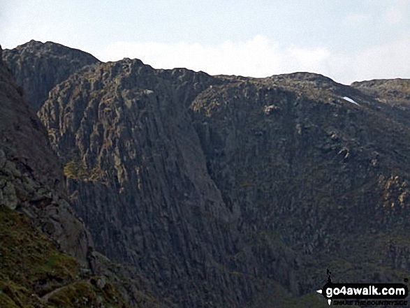 Walk c371 Esk Pike and Bow Fell (Bowfell) from The Old Dungeon Ghyll, Great Langdale - Bowfell Buttress from The Climbers' Traverse below Bow Fell (Bowfell)