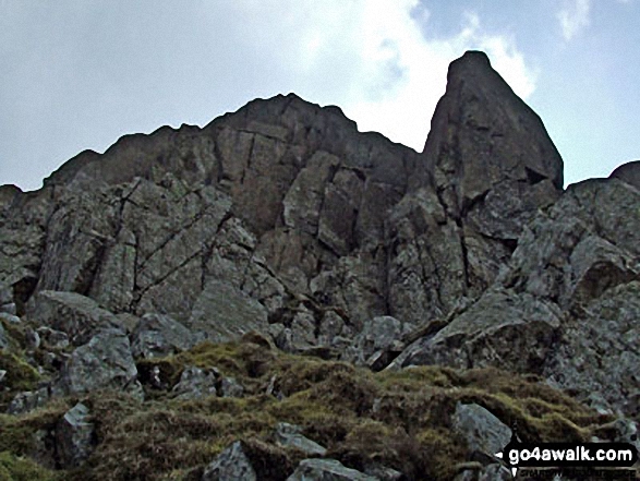 Walk c129 Crinkle Crags and Bow Fell from The Old Dungeon Ghyll, Great Langdale - Rock formations on The Climbers' Traverse below Bow Fell (Bowfell)