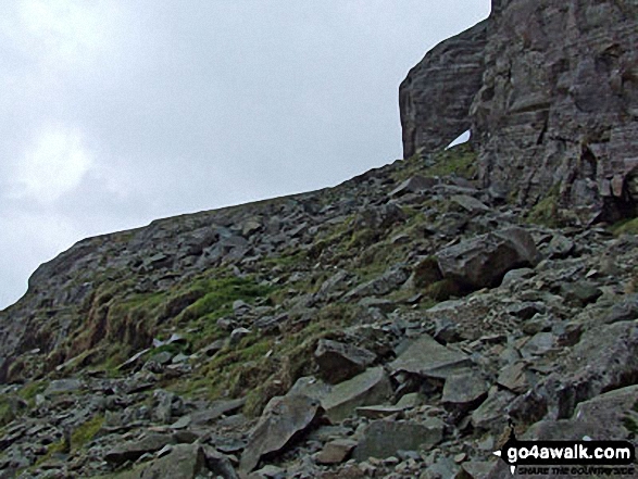 Walk c194 Scafell Pike from The Old Dungeon Ghyll, Great Langdale - Approaching The Great Slab below Bow Fell (Bowfell)