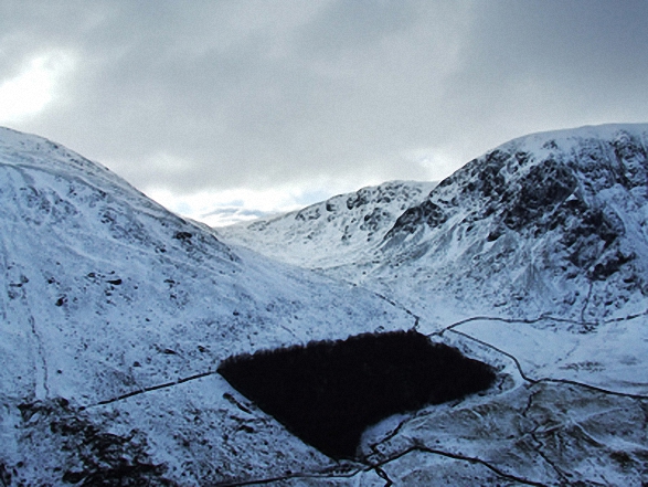 Artlecrag Pike (left), Gatescarth Pass (centre) and Harter Fell (Mardale) (right) from Swine Crag in the snow