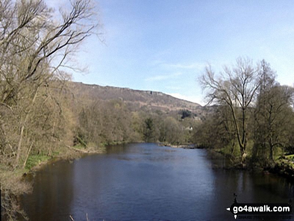 Walk d139 Froggatt Edge, Curbar Edge, The Derwent Valley and Grindleford from Hay Wood, Longshaw - Curbar Edge from the bridge over the River Derwent on the A625 near Calver