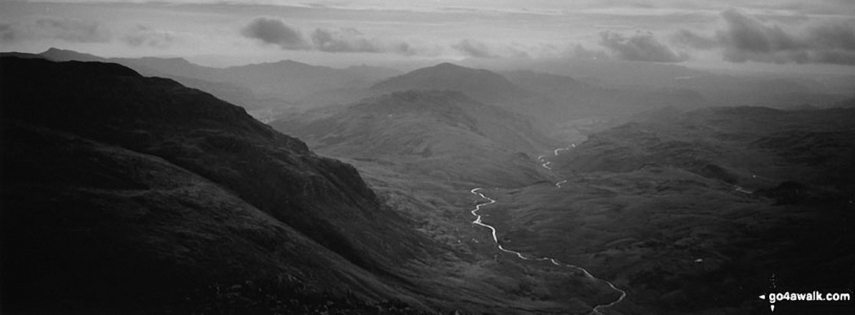 Walk c129 Crinkle Crags and Bow Fell from The Old Dungeon Ghyll, Great Langdale - North from the summit of Bow Fell (Bowfell)