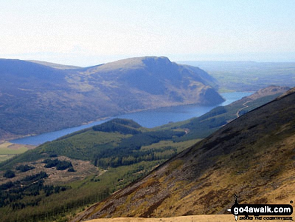 Walk c120 The Ennerdale Horseshoe - Iron Crag, Whoap, Crag Fell and Grike tower over Ennerdale Water from the summit of Red Pike (Buttermere)