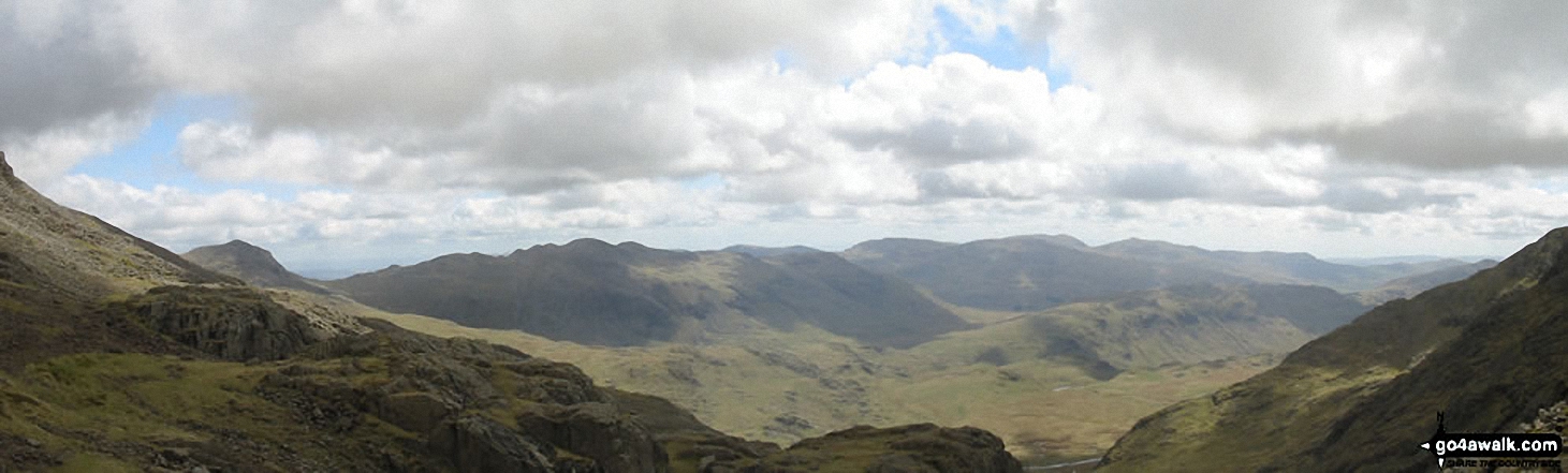 Walk c233 Sca Fell and Scafell Pike from Wasdale Head, Wast Water - *Bow Fell (Bowfell), Crinkle Crags (Long Top), Gunson Knott and Crinkle Crags (South Top)  from Mickledore (between Scafell Pike and Sca Fell)