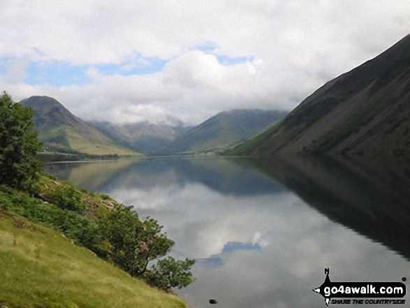 Walk c116 Illgill Head and Whin Rigg from Wasdale Head, Wast Water - Yewbarrow (left), Great Gable (in cloud centre), Lingmell (centre right) and the Wast Water screes (right) reflected in Wast Water