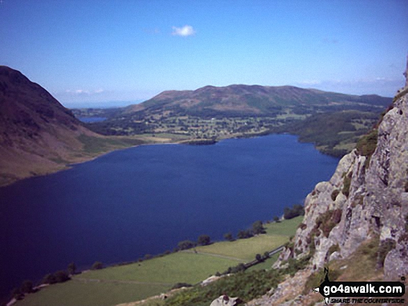 Walk c196 Grasmoor and Rannerdale Knotts from Lanthwaite Green - Crummock Water from below Rannerdale Knotts