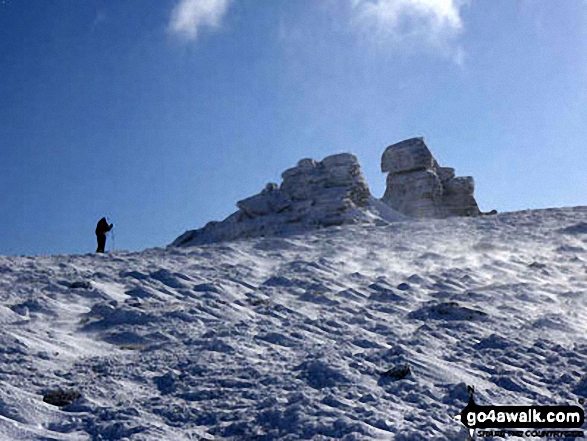 Approaching the summit of Slieve Donard (Sliabh Donairt) in the snow 